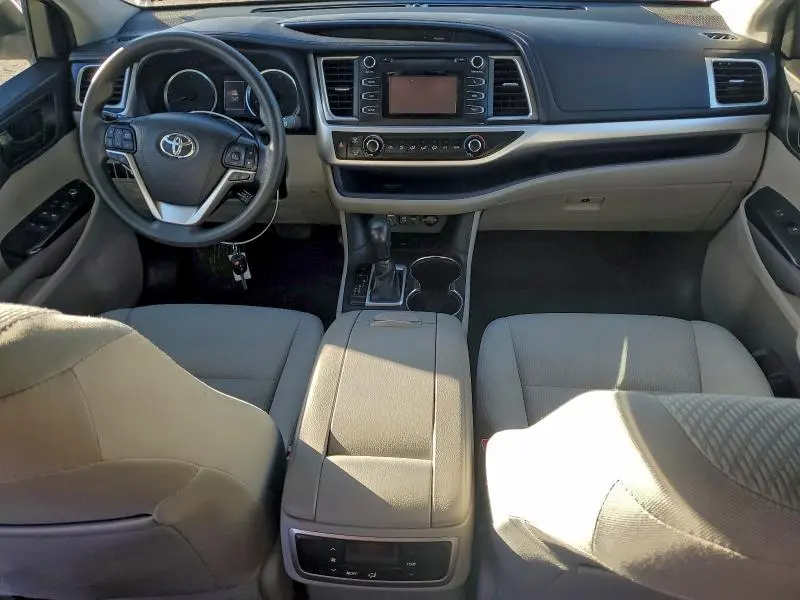2019 TOYOTA HIGHLANDER LE  