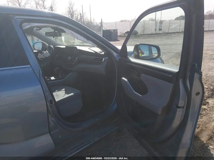 2023 TOYOTA HIGHLANDER HYBRID LE