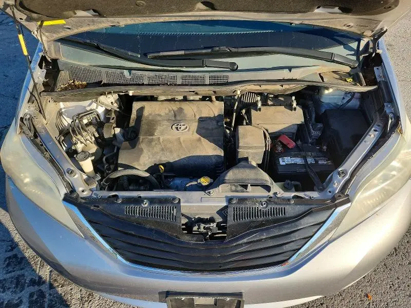 2012 TOYOTA SIENNA LE  