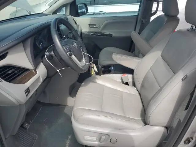2018 TOYOTA SIENNA XLE  