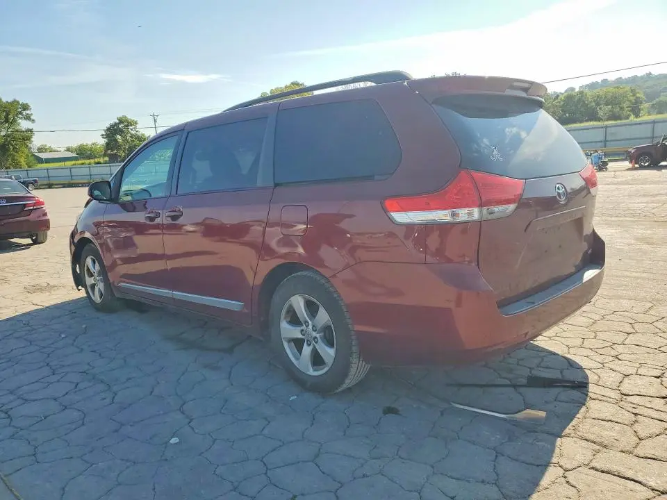2013 TOYOTA SIENNA LE  