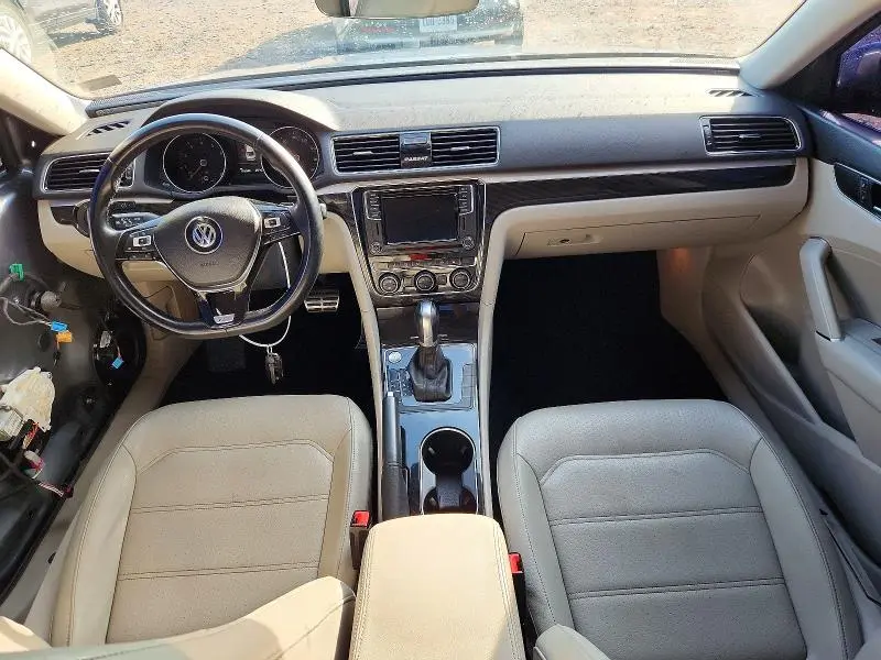 2019 VOLKSWAGEN PASSAT SE R-LINE  