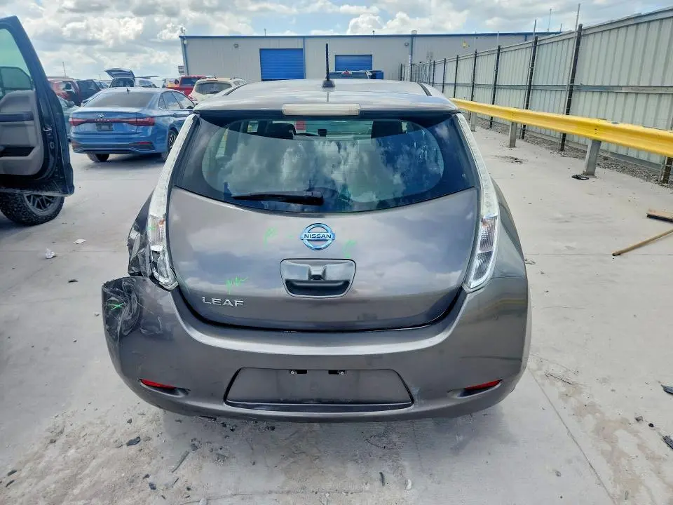 2015 NISSAN LEAF S  