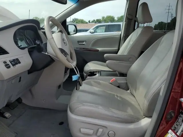 2013 TOYOTA SIENNA XLE  