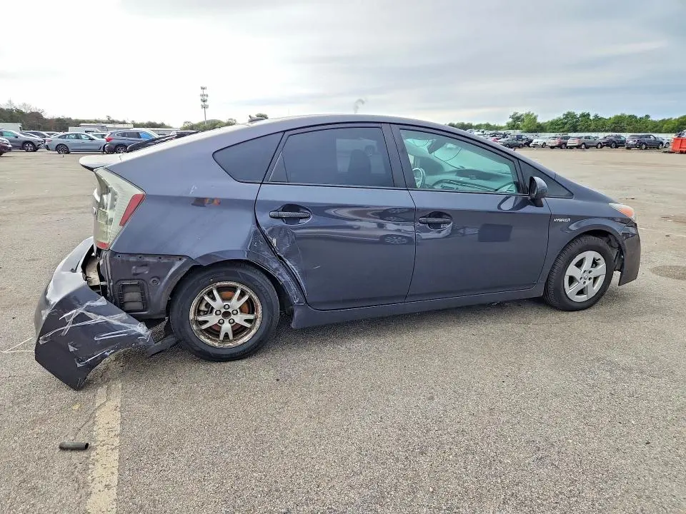2010 TOYOTA PRIUS III  