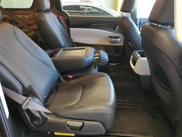 2023 KIA CARNIVAL LX  