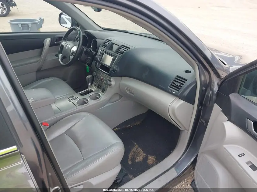 2013 TOYOTA HIGHLANDER SE V6