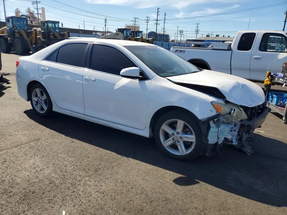 2014 TOYOTA CAMRY SE  