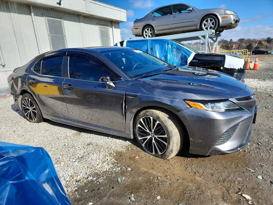 2019 TOYOTA CAMRY SE  