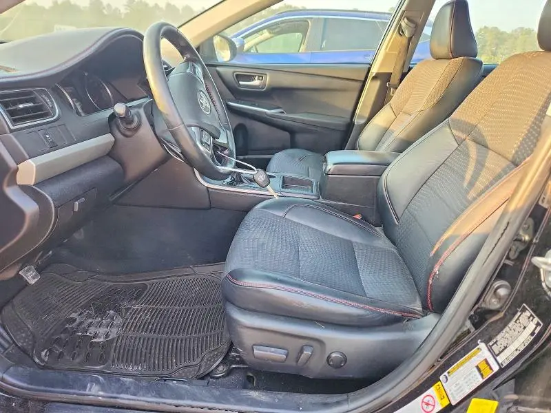 2015 TOYOTA CAMRY SE  