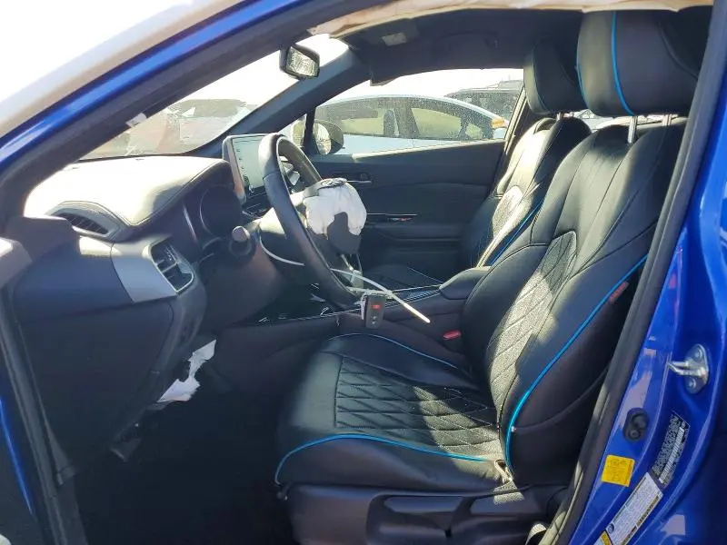 2019 TOYOTA C-HR XLE  