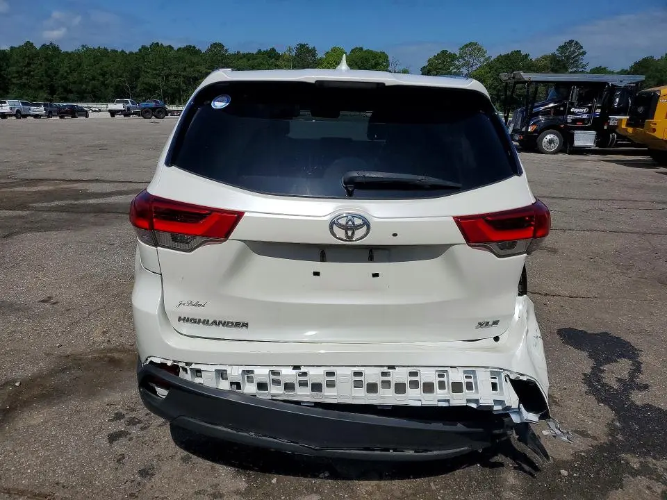 2017 TOYOTA HIGHLANDER XLE  