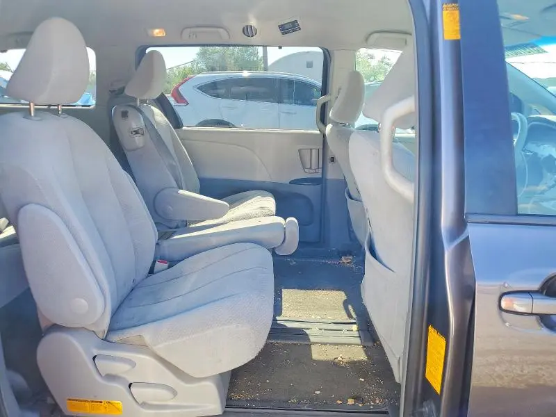 2013 TOYOTA SIENNA LE  
