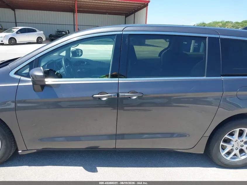 2022 CHRYSLER VOYAGER LX