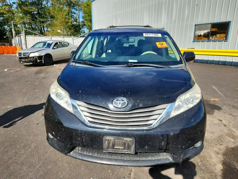 2013 TOYOTA SIENNA XLE 7-PASSENGER  
