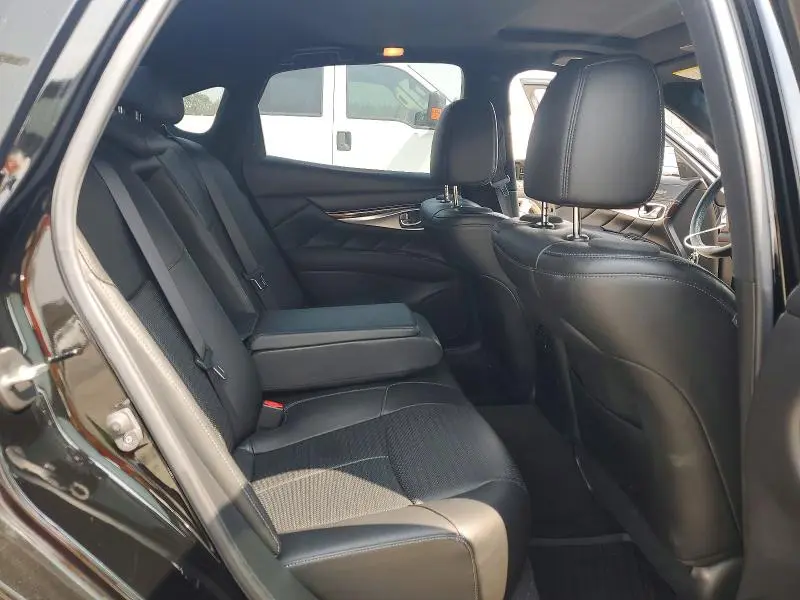 2019 INFINITI Q70 3.7 LUXE  