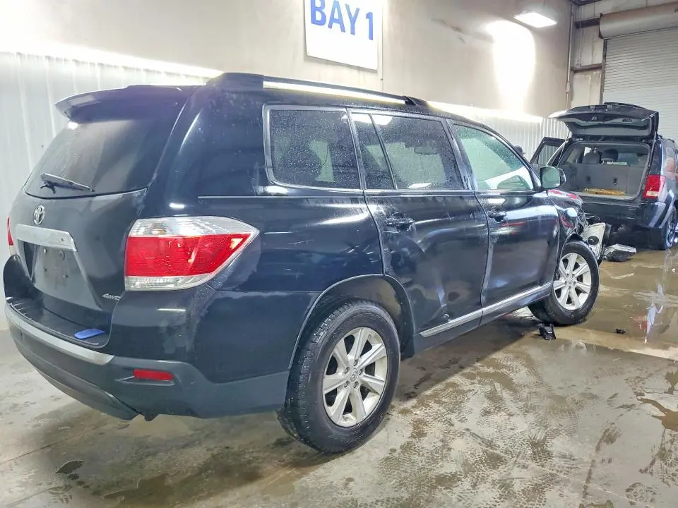 2012 TOYOTA HIGHLANDER SE  