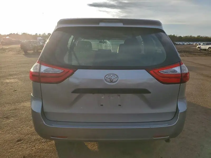 2015 TOYOTA SIENNA   