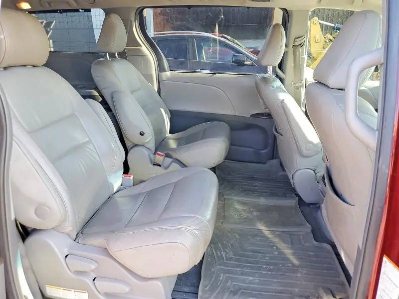 2015 TOYOTA SIENNA XLE 7-PASSENGER  