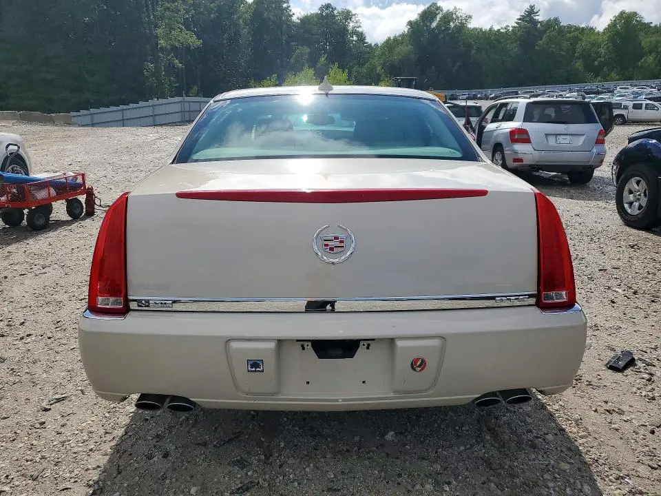 2011 CADILLAC DTS   