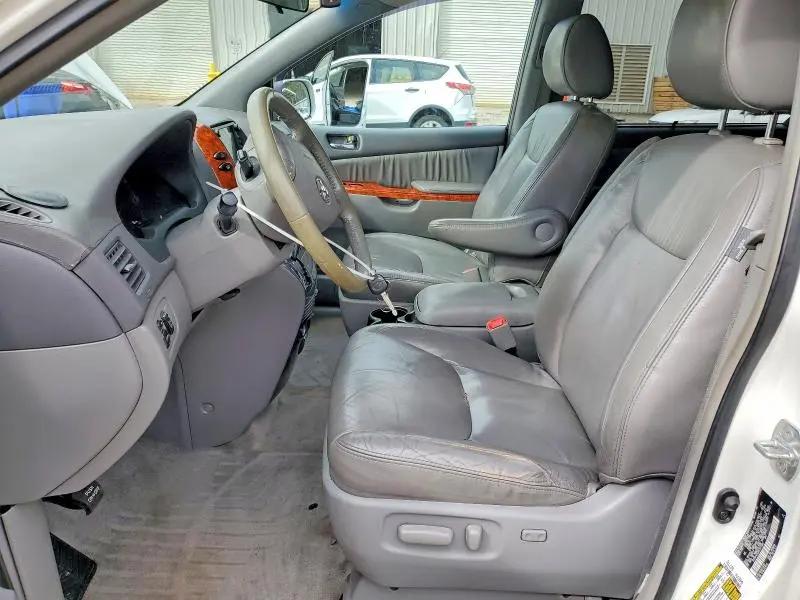 2010 TOYOTA SIENNA XLE  