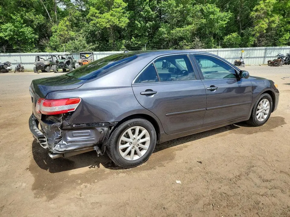 2011 TOYOTA CAMRY XLE  