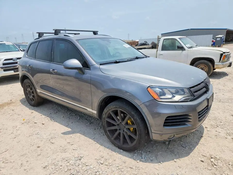 2011 VOLKSWAGEN TOUAREG V6  