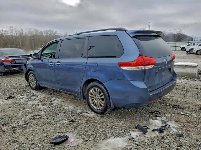 2013 TOYOTA SIENNA XLE  