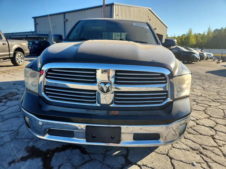 2016 RAM 1500 SLT  