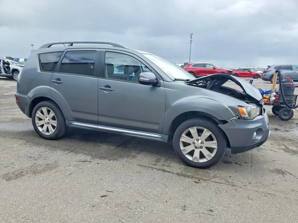 2012 MITSUBISHI OUTLANDER SE  