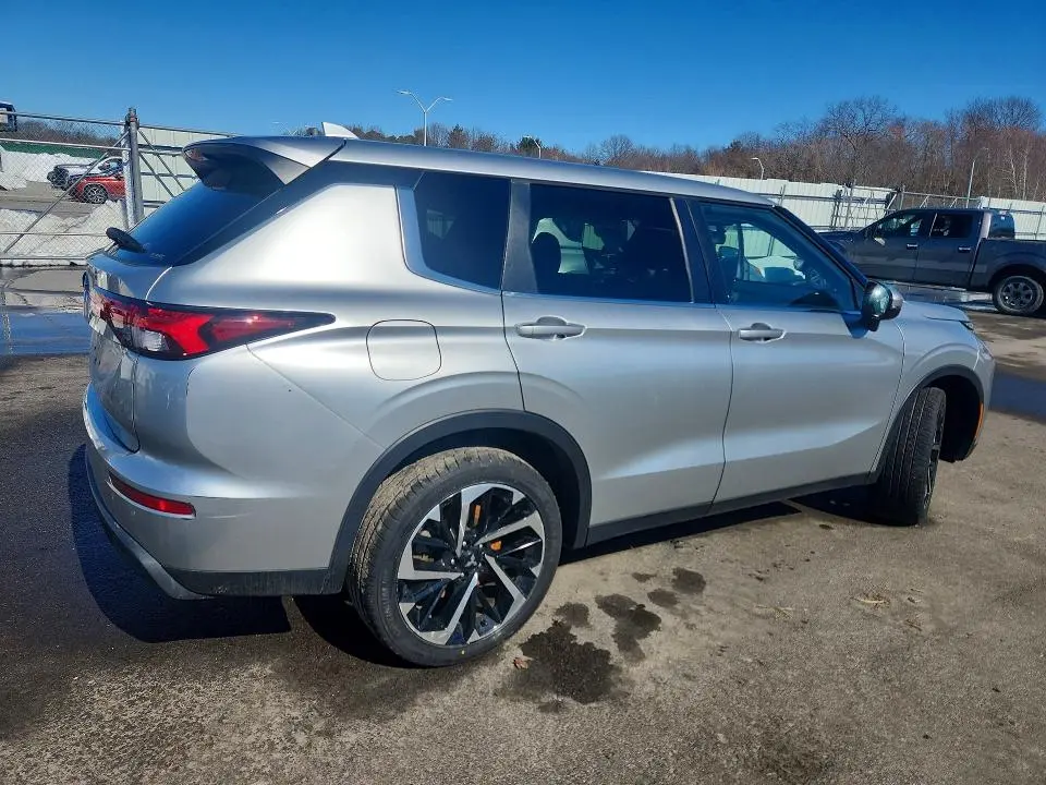 2022 MITSUBISHI OUTLANDER ES  