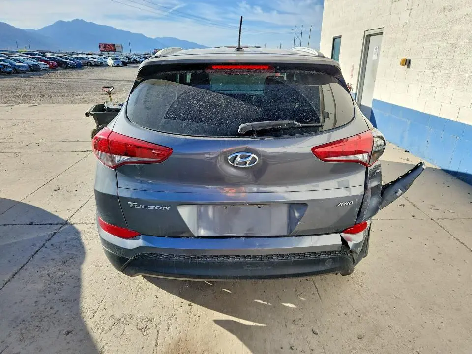 2017 HYUNDAI TUCSON SE  