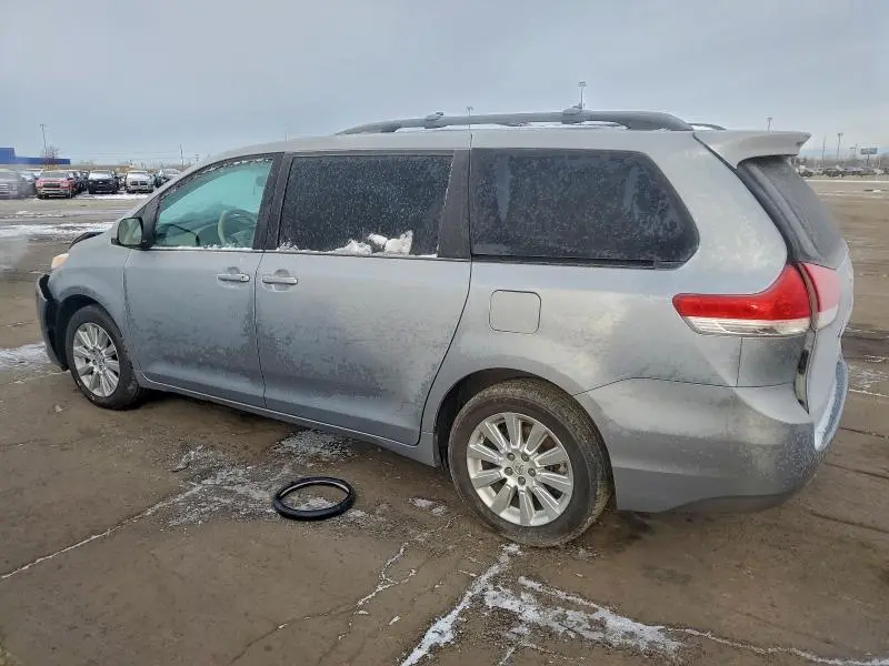 2014 TOYOTA SIENNA LE  
