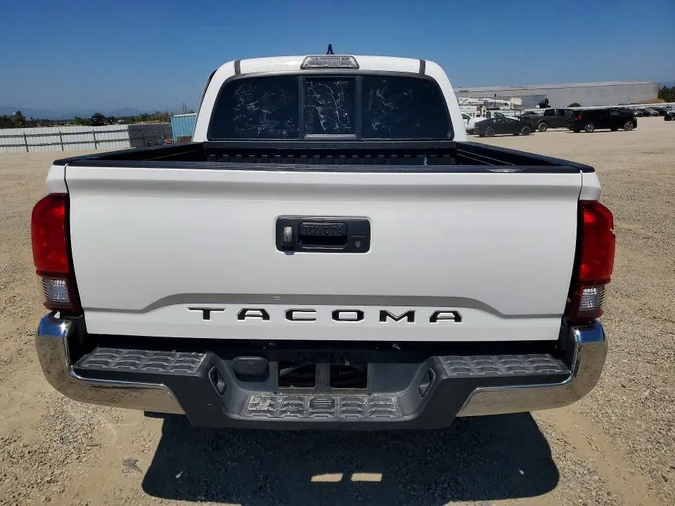 2018 TOYOTA TACOMA SR5  