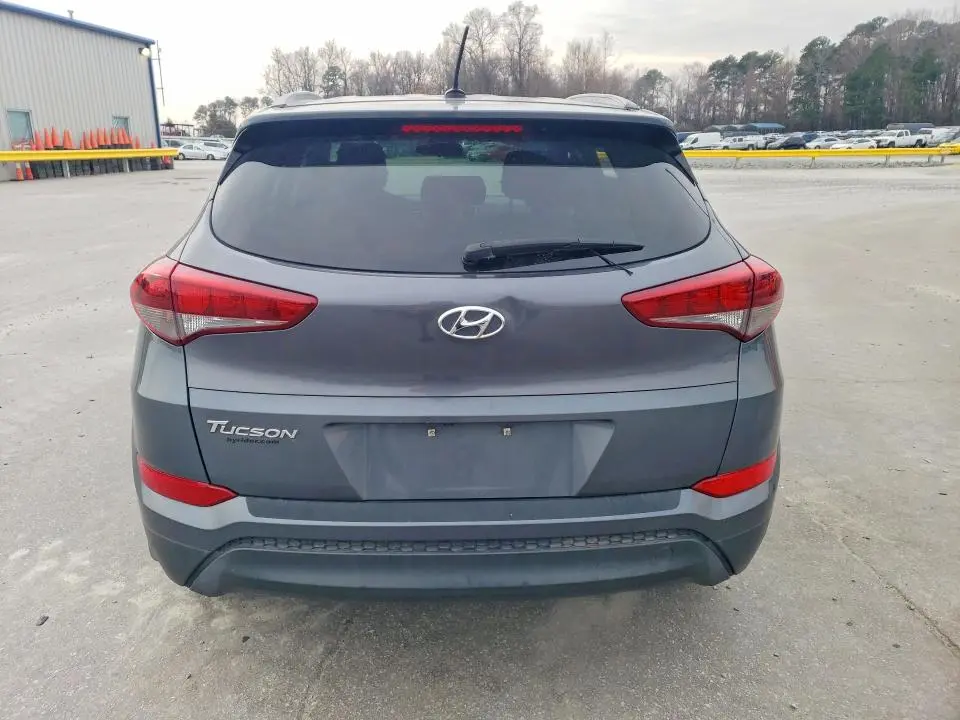 2016 HYUNDAI TUCSON SE  