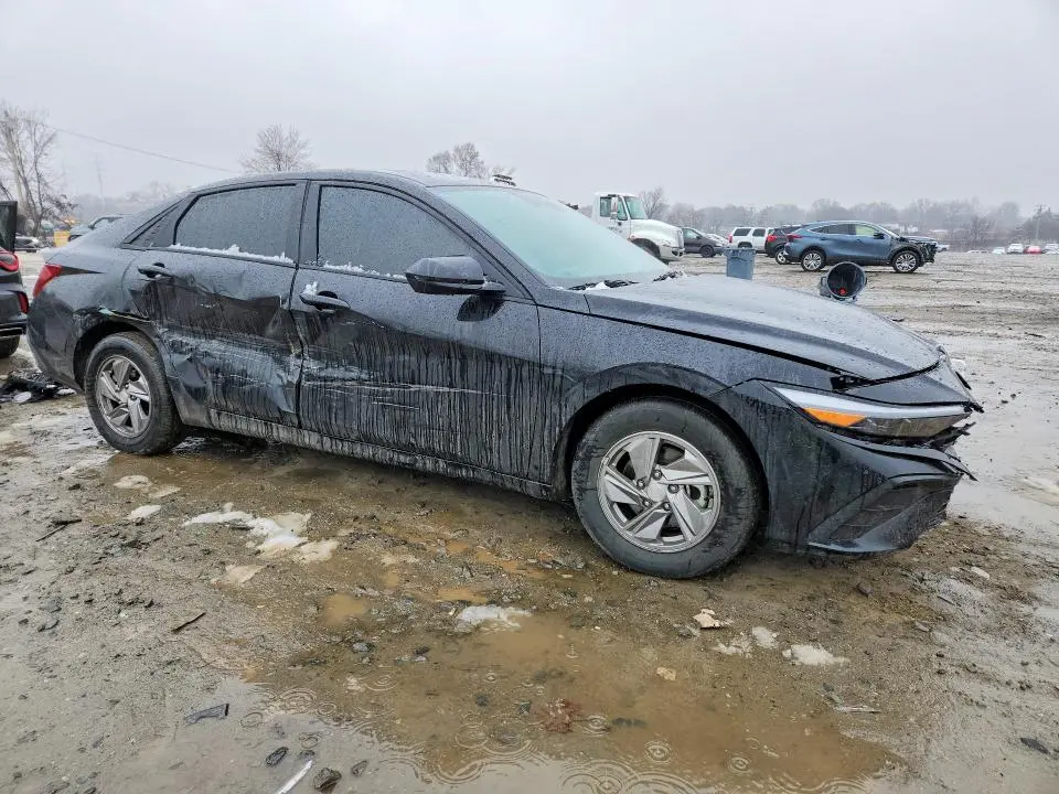 2025 HYUNDAI ELANTRA SE  