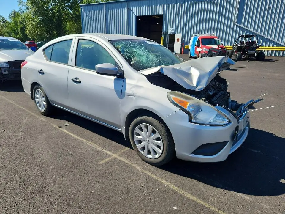 2016 NISSAN VERSA   