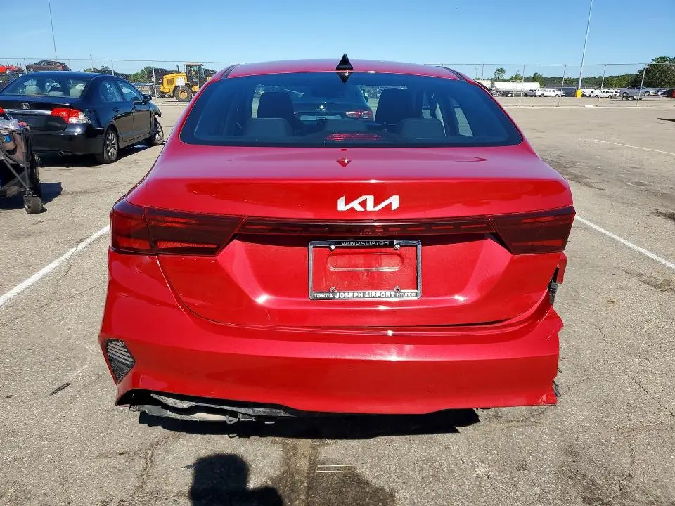 2023 KIA FORTE LXS  