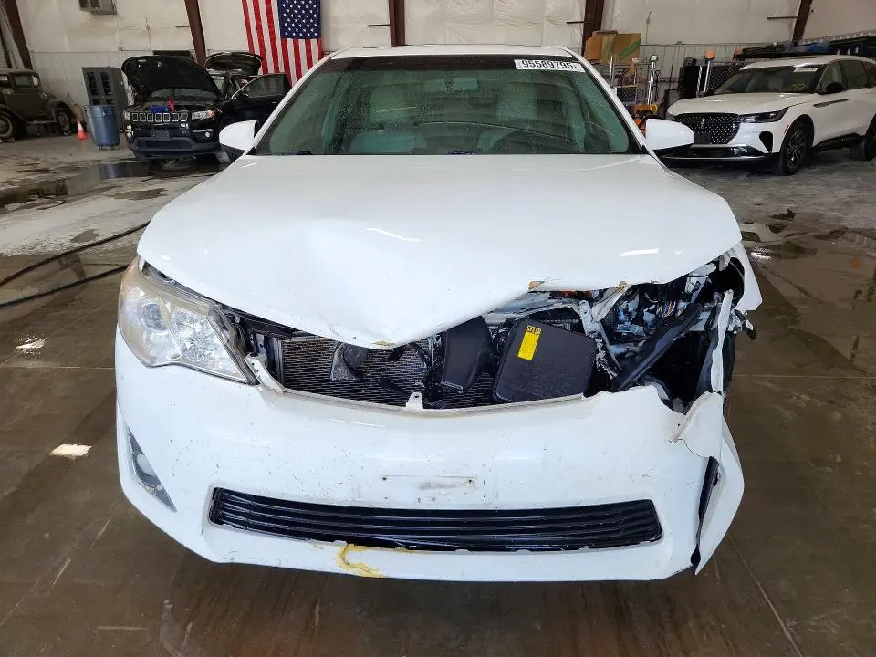 2014 TOYOTA CAMRY XLE  