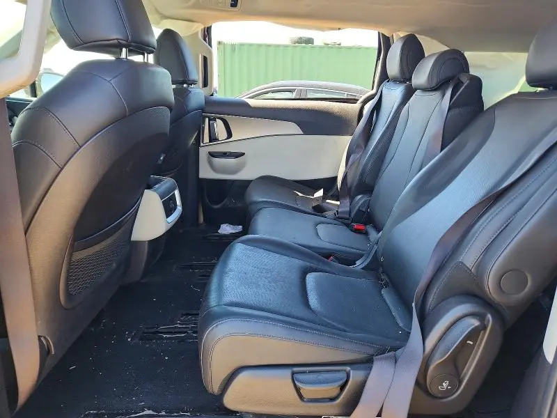 2023 KIA CARNIVAL LX  