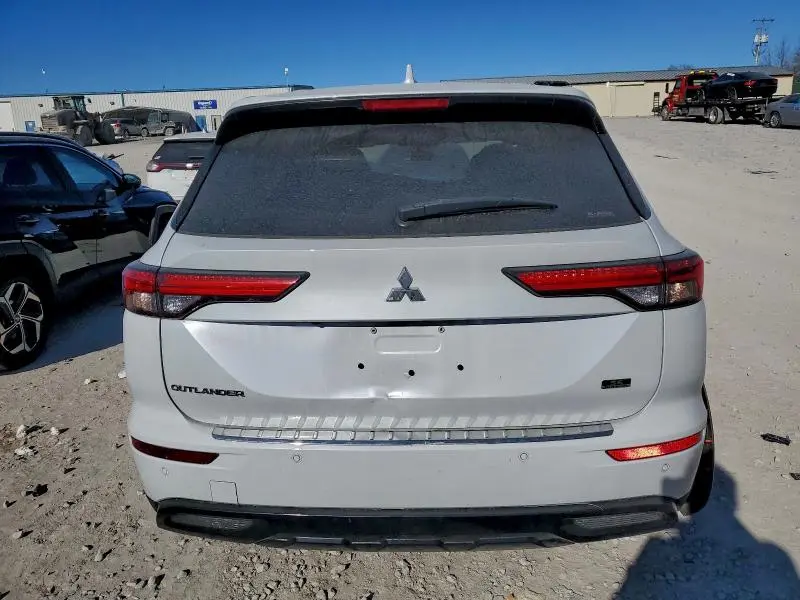 2024 MITSUBISHI OUTLANDER SE  