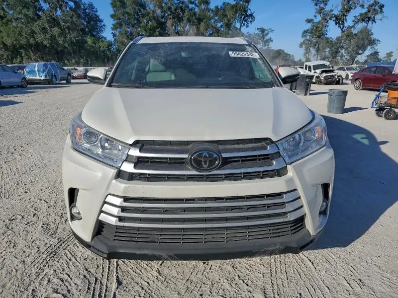 2018 TOYOTA HIGHLANDER SE  