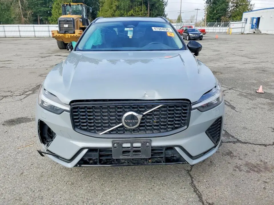 2024 VOLVO XC60 PLUS  