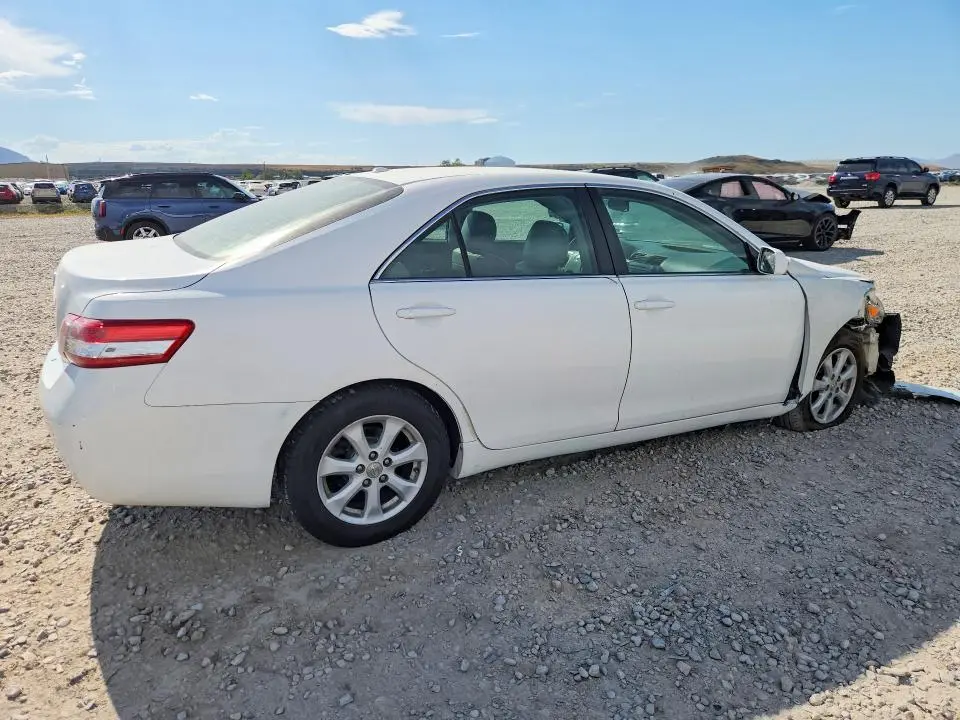 2011 TOYOTA CAMRY LE  
