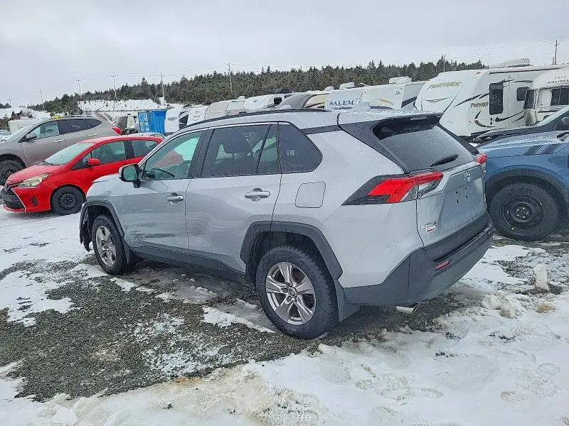 2022 TOYOTA RAV4 XLE  