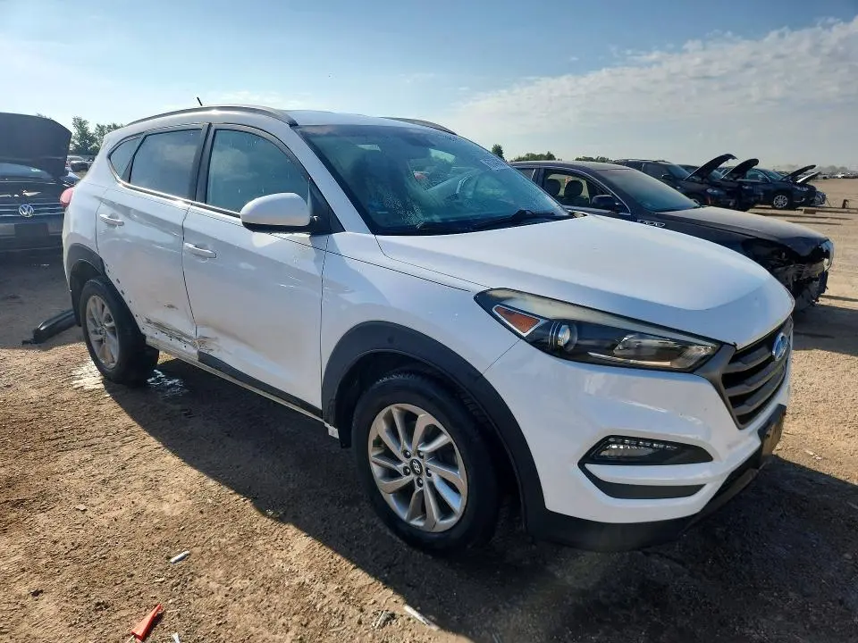2016 HYUNDAI TUCSON SE  