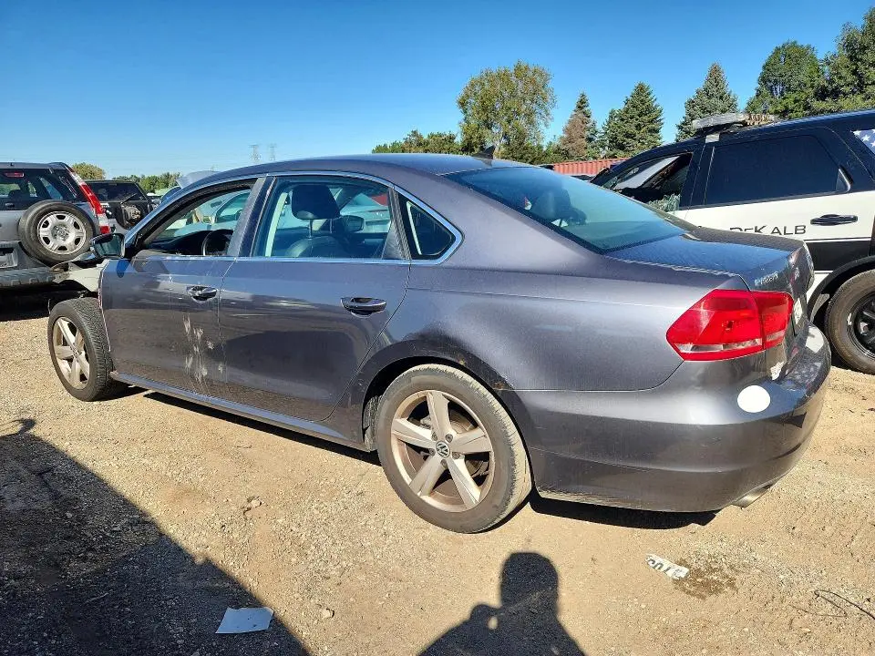 2013 VOLKSWAGEN PASSAT SE  