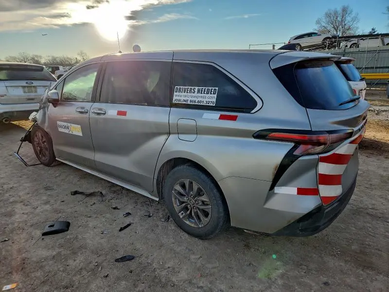 2024 TOYOTA SIENNA LE 8-PASSENGER  