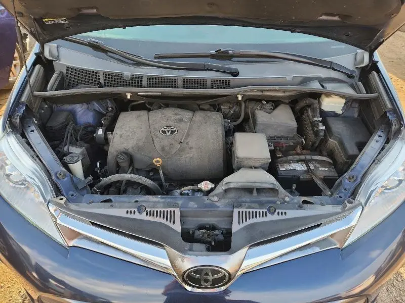 2019 TOYOTA SIENNA XLE 8-PASSENGER  