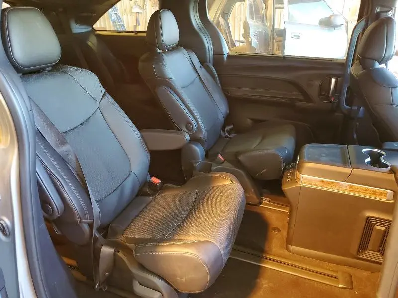 2025 TOYOTA SIENNA LIMITED  